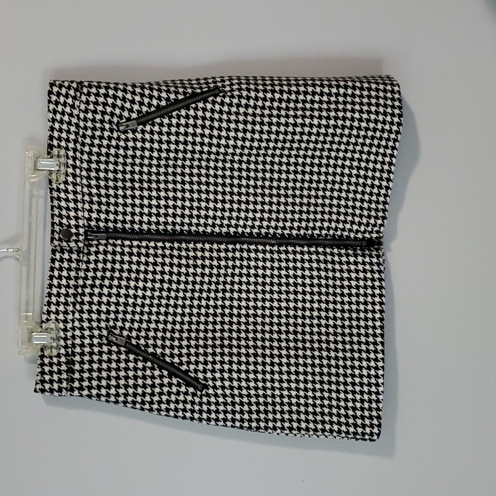 Houndstooth skirt
